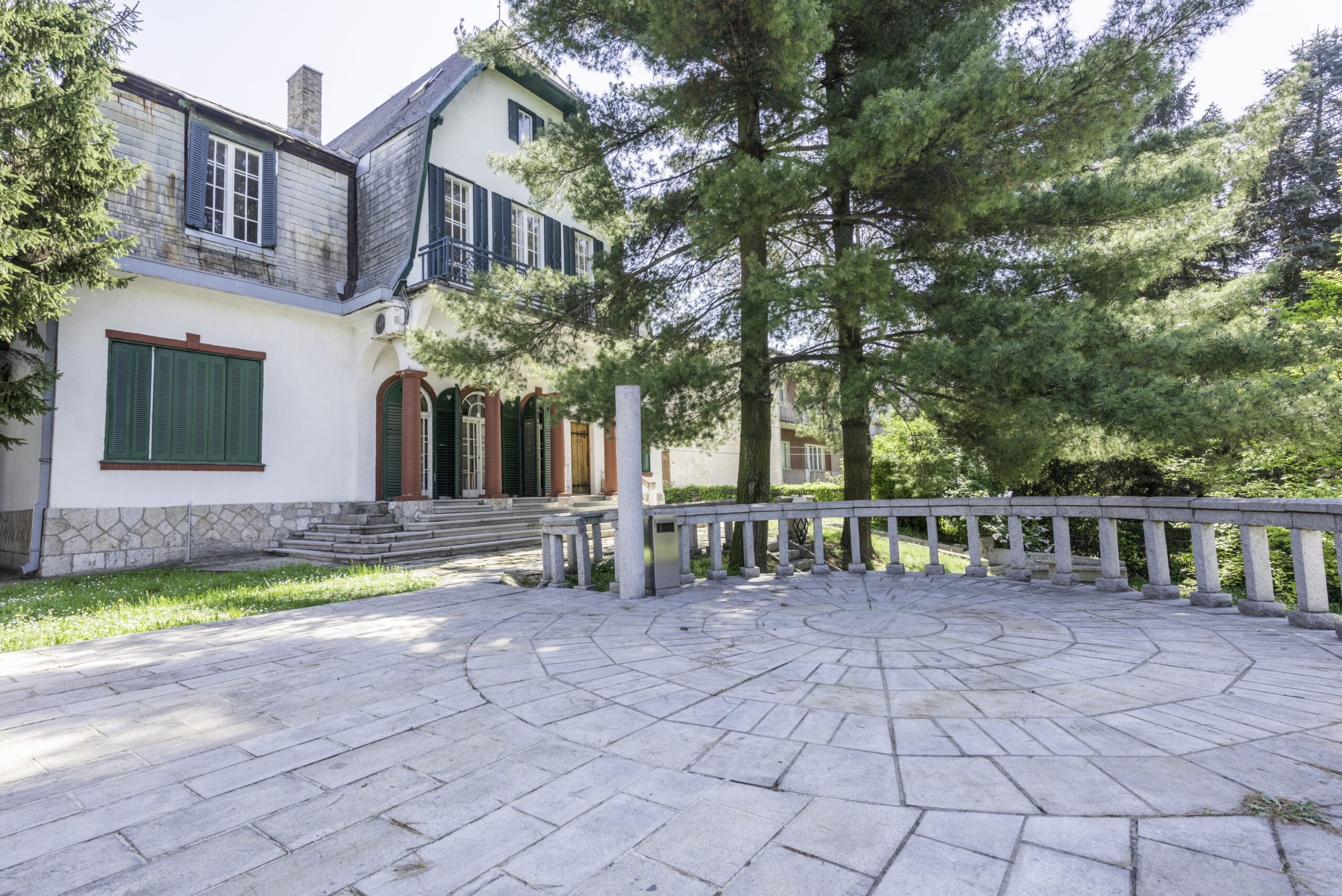 Predratna vila i zelenilo Bloom Meeting House